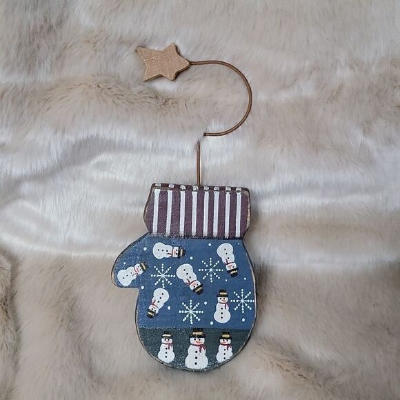 Set OF 4 LTD WOODEN COUNTRY MITTEN ORNAMENTS - Picture 3 of 8